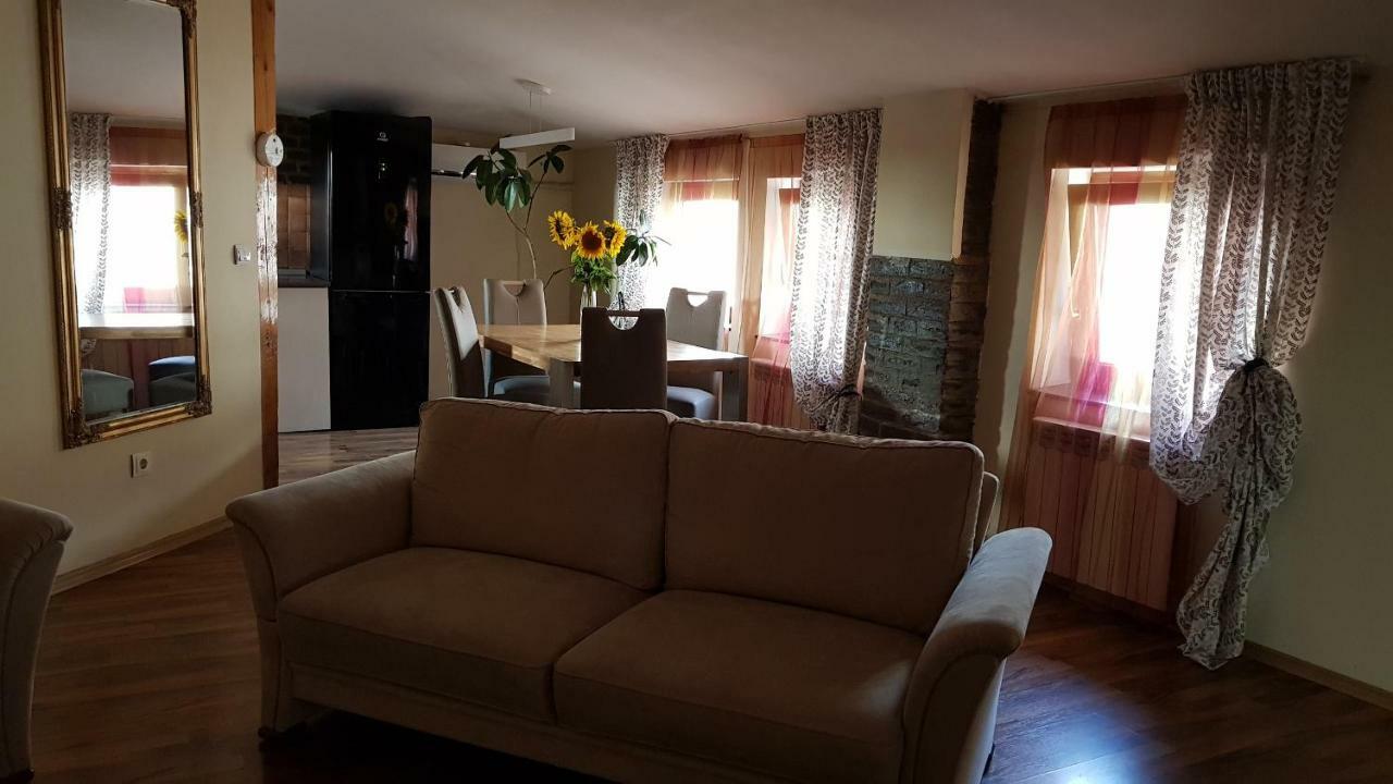 Apartament Central Oradea Lägenhet Exteriör bild